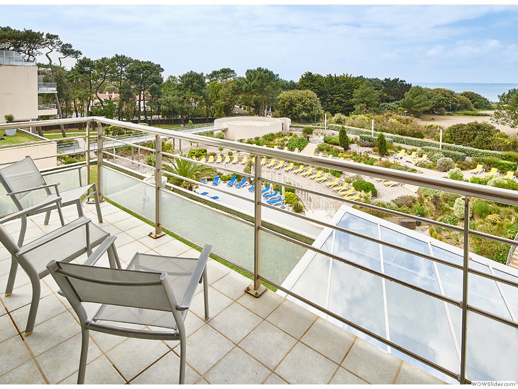 chambre-vue-piscine-jardins-atlantique